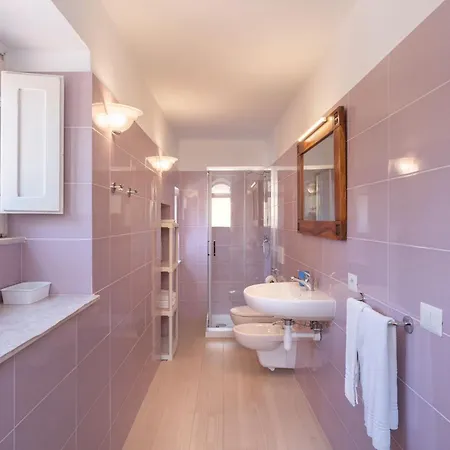 Bed & Breakfast Beauty *